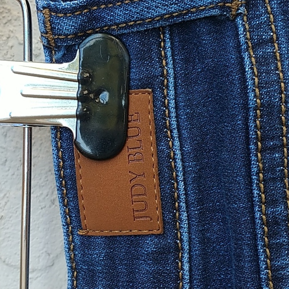 JUDY BLUE Cuffed Hem Jean Shorts Size M - Picture 11 of 13